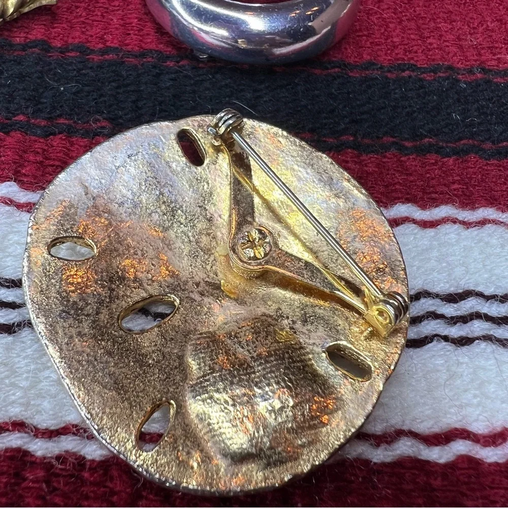 Vintage brooch lot of 5 flower scissors star Sand dollar and music note spiral - Picture 10 of 16